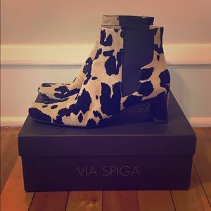 Via Spiga calf print booties, size 6.5